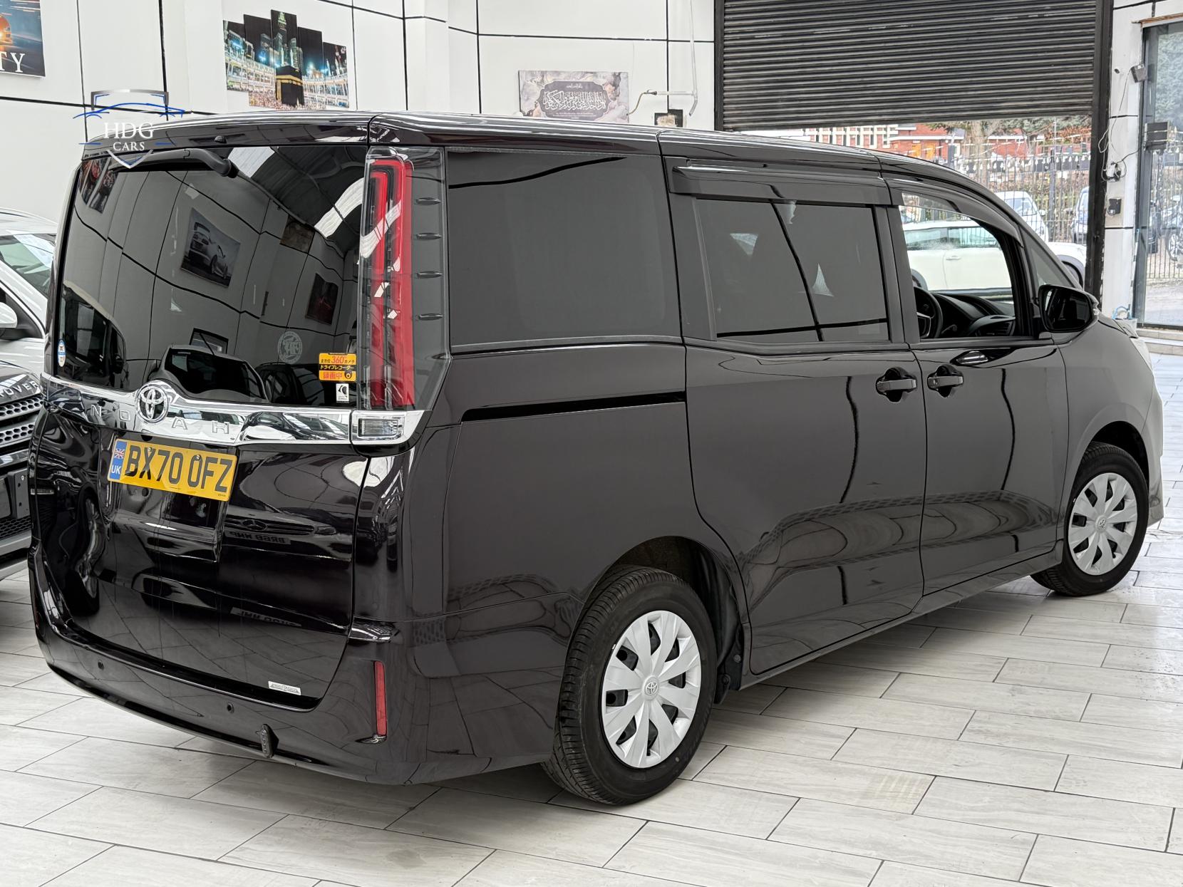 Toyota Voxy NOAH X 8 SEATER 2.0 PETROL AUTOMATIC