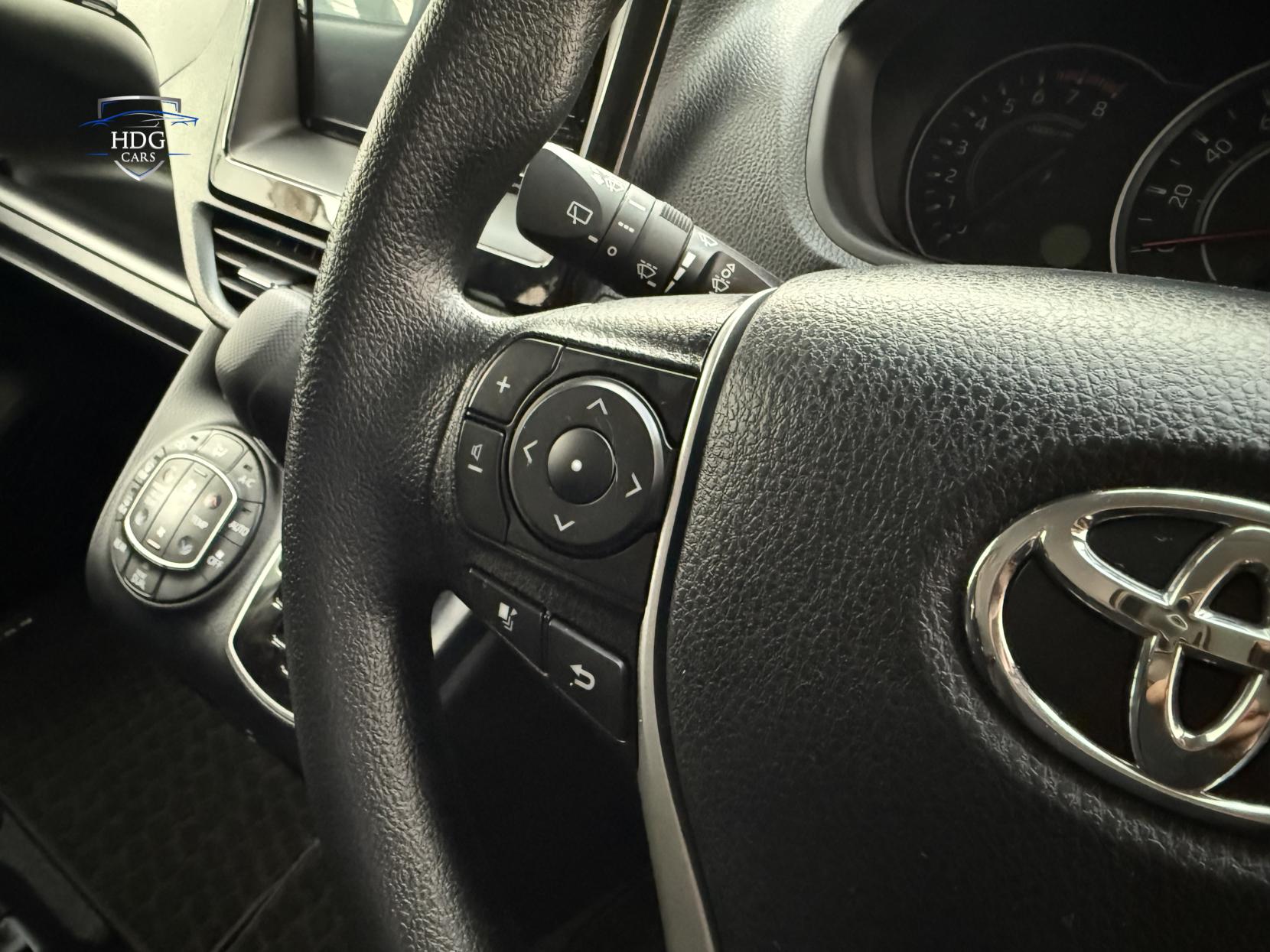 Toyota Voxy NOAH X 8 SEATER 2.0 PETROL AUTOMATIC