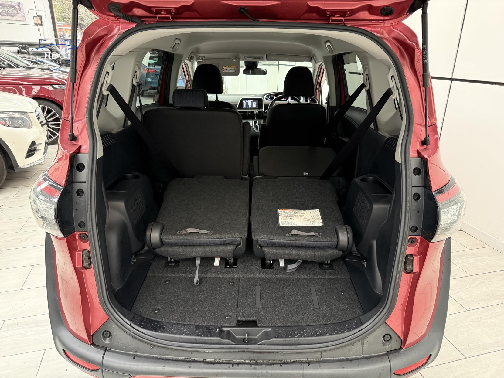 Toyota Sienta 1.5