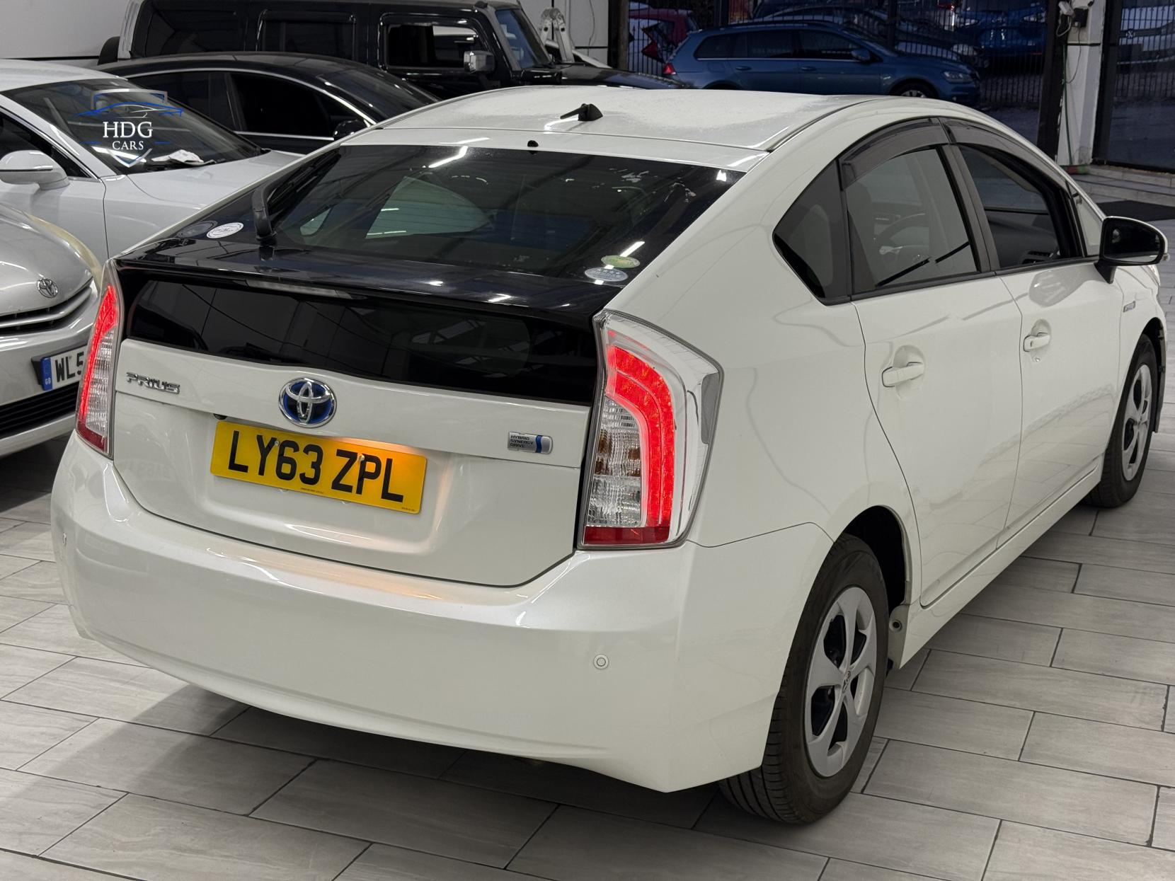 Toyota Prius 1.8 VVT-h T4 Hatchback 5dr Petrol Hybrid CVT Euro 5 (s/s) (136 ps)