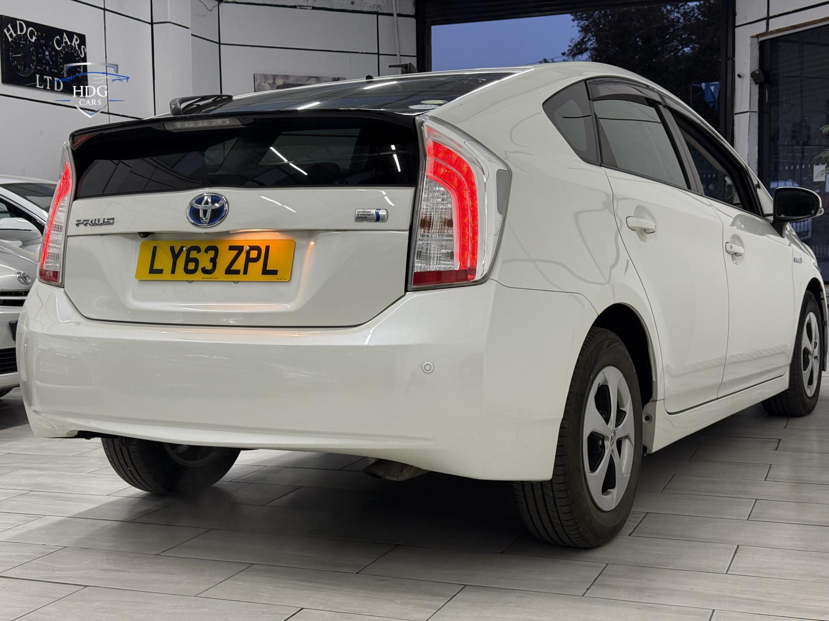 Toyota Prius 1.8 VVT-h T4 Hatchback 5dr Petrol Hybrid CVT Euro 5 (s/s) (136 ps)
