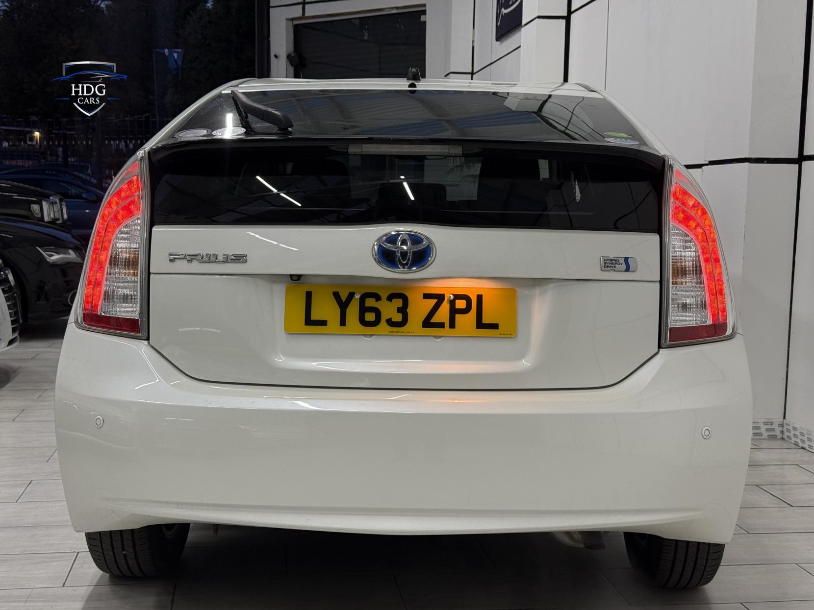 Toyota Prius 1.8 VVT-h T4 Hatchback 5dr Petrol Hybrid CVT Euro 5 (s/s) (136 ps)