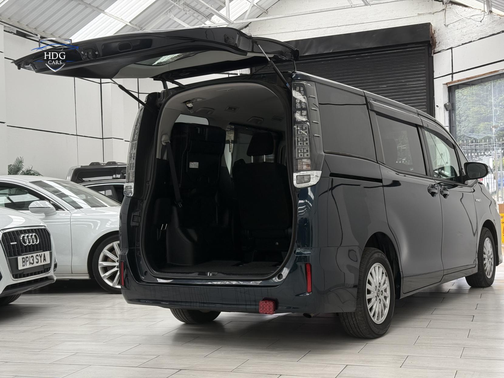 Toyota Voxy 1.8 ZX