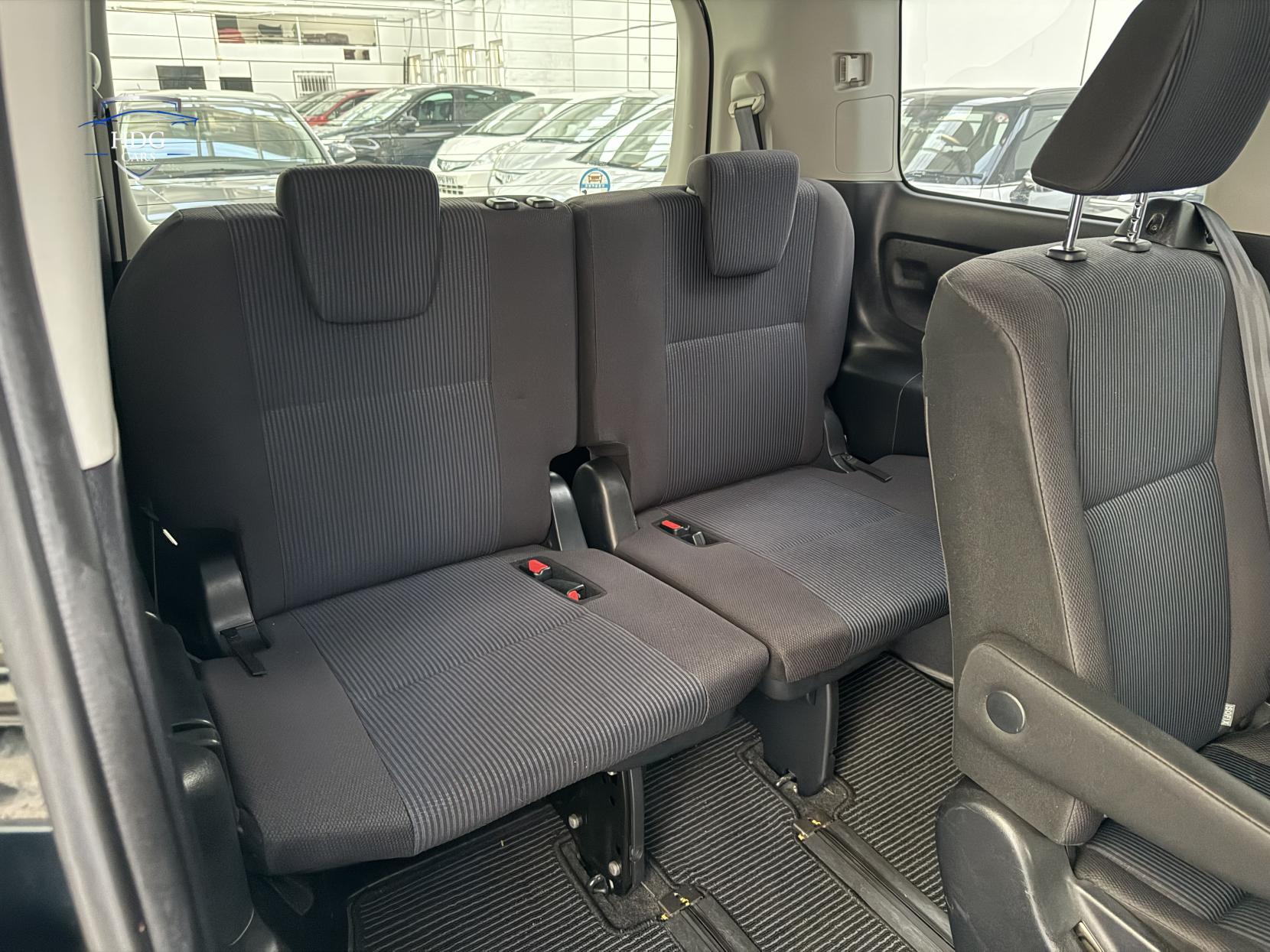 Toyota Voxy 1.8 ZX