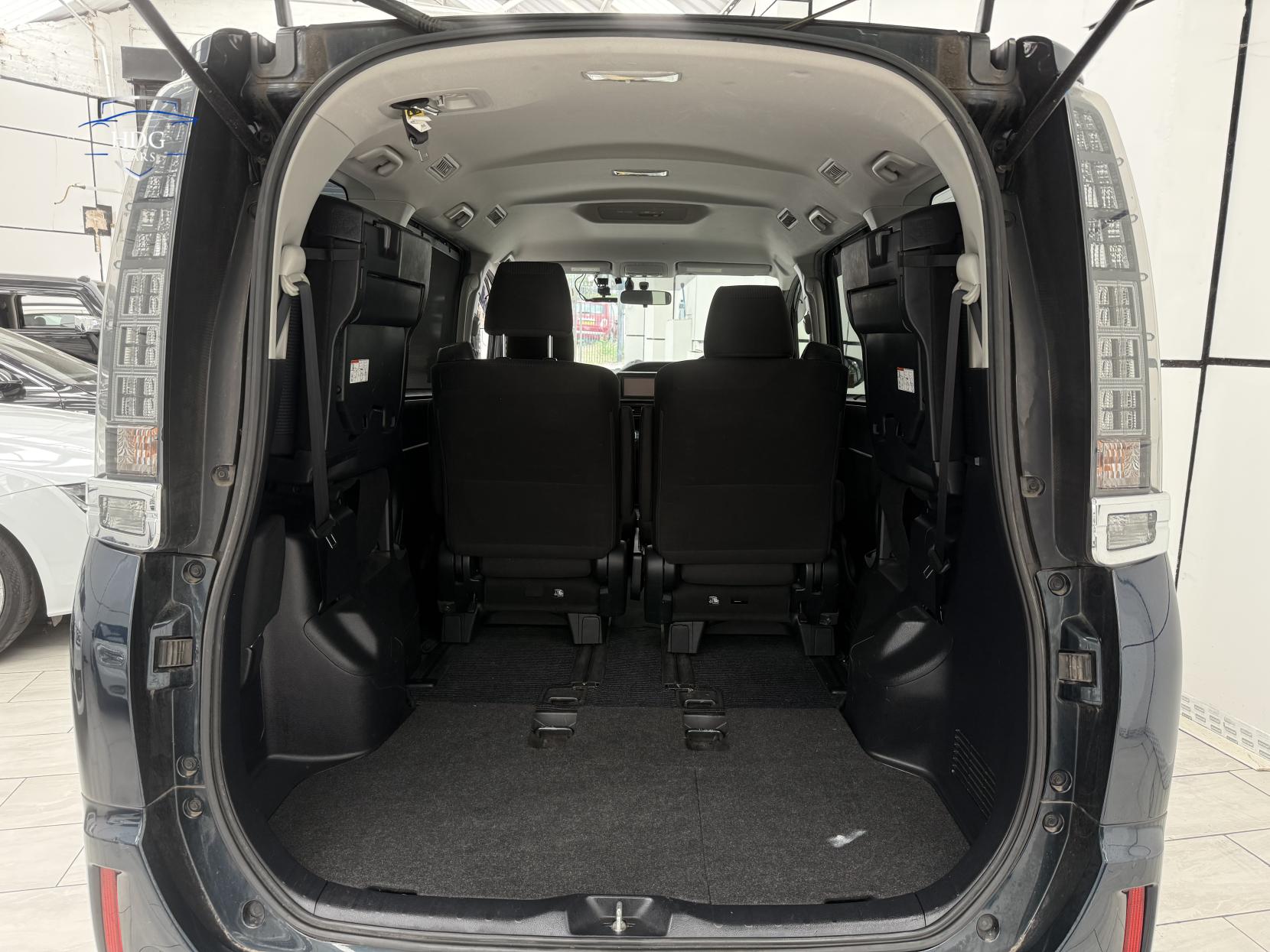 Toyota Voxy 1.8 ZX