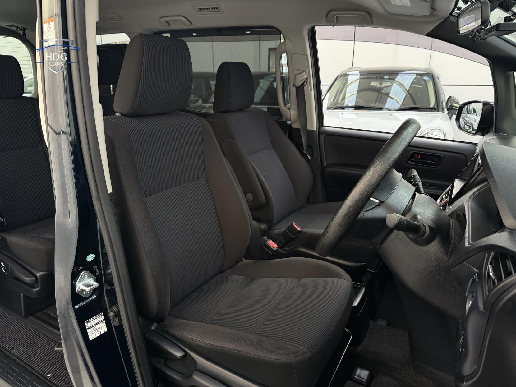 Toyota Voxy 1.8 ZX