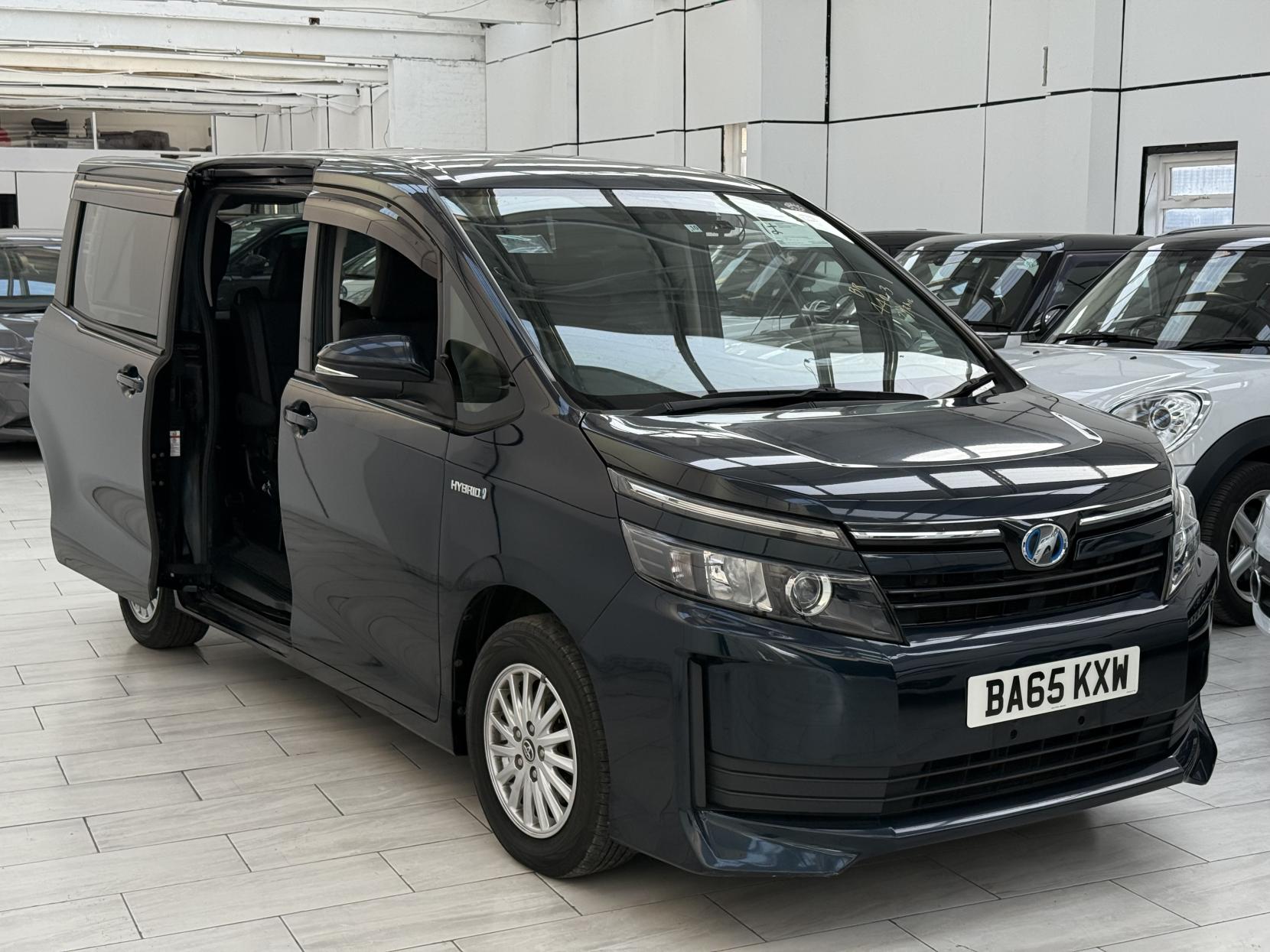Toyota Voxy 1.8 ZX
