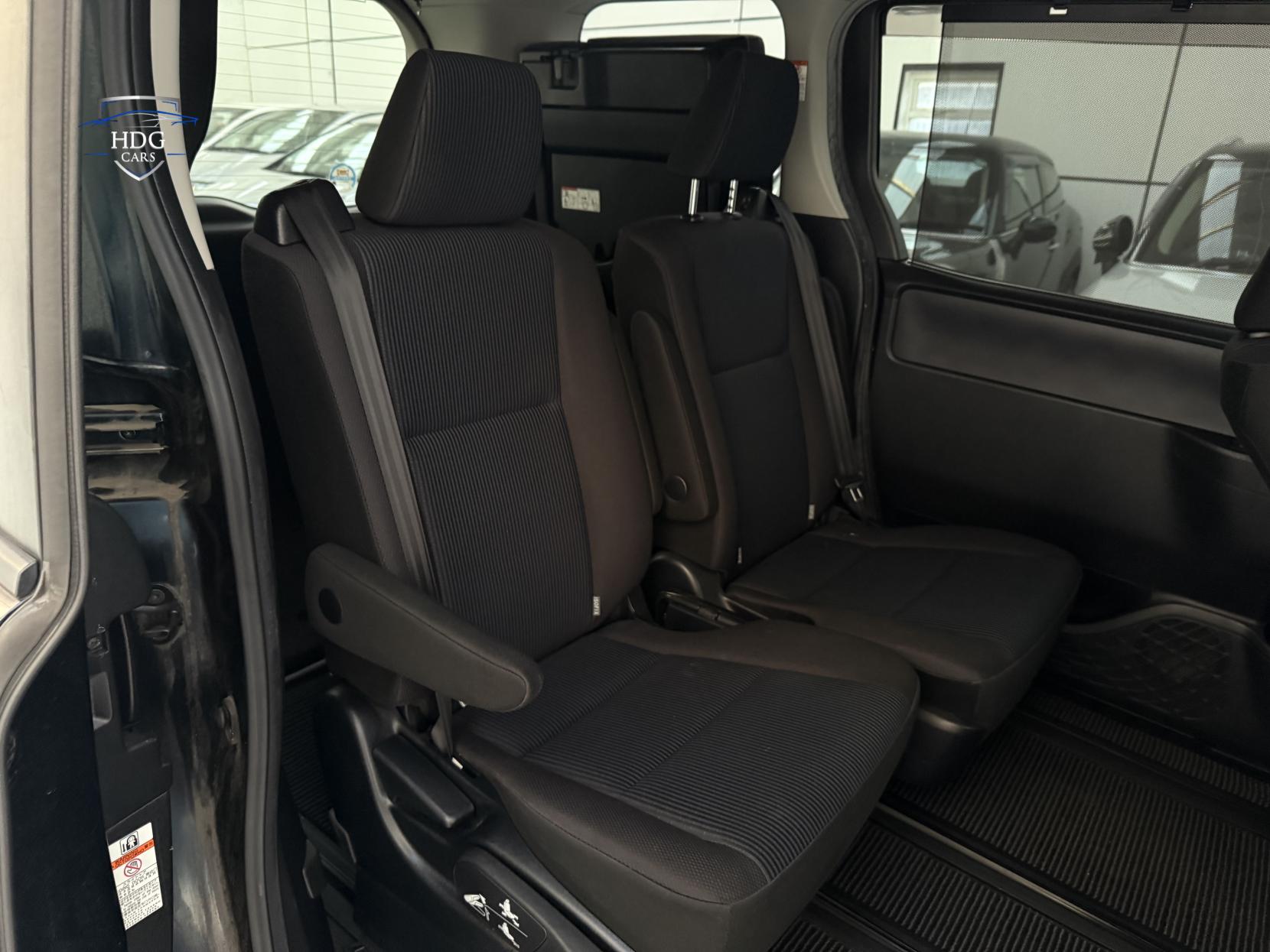 Toyota Voxy 1.8 ZX