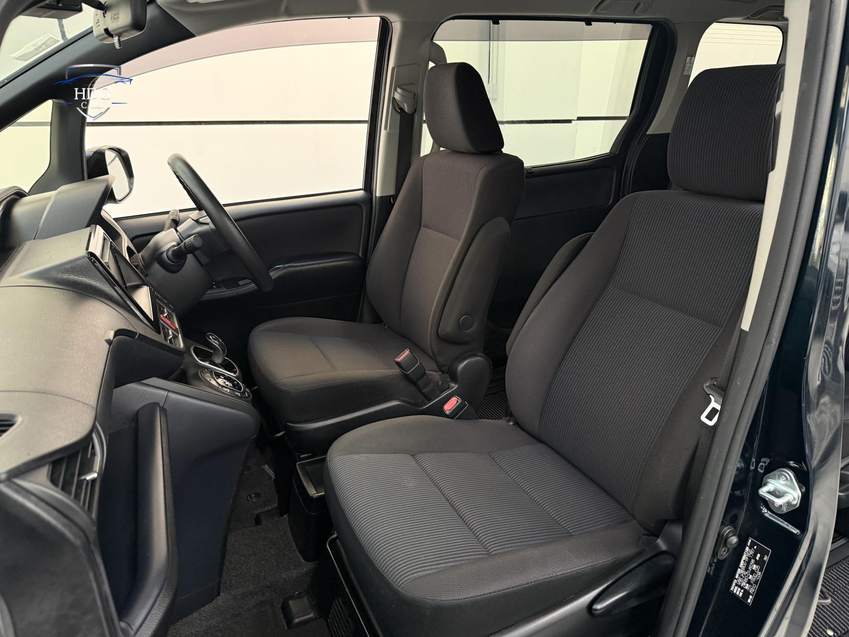 Toyota Voxy 1.8 ZX