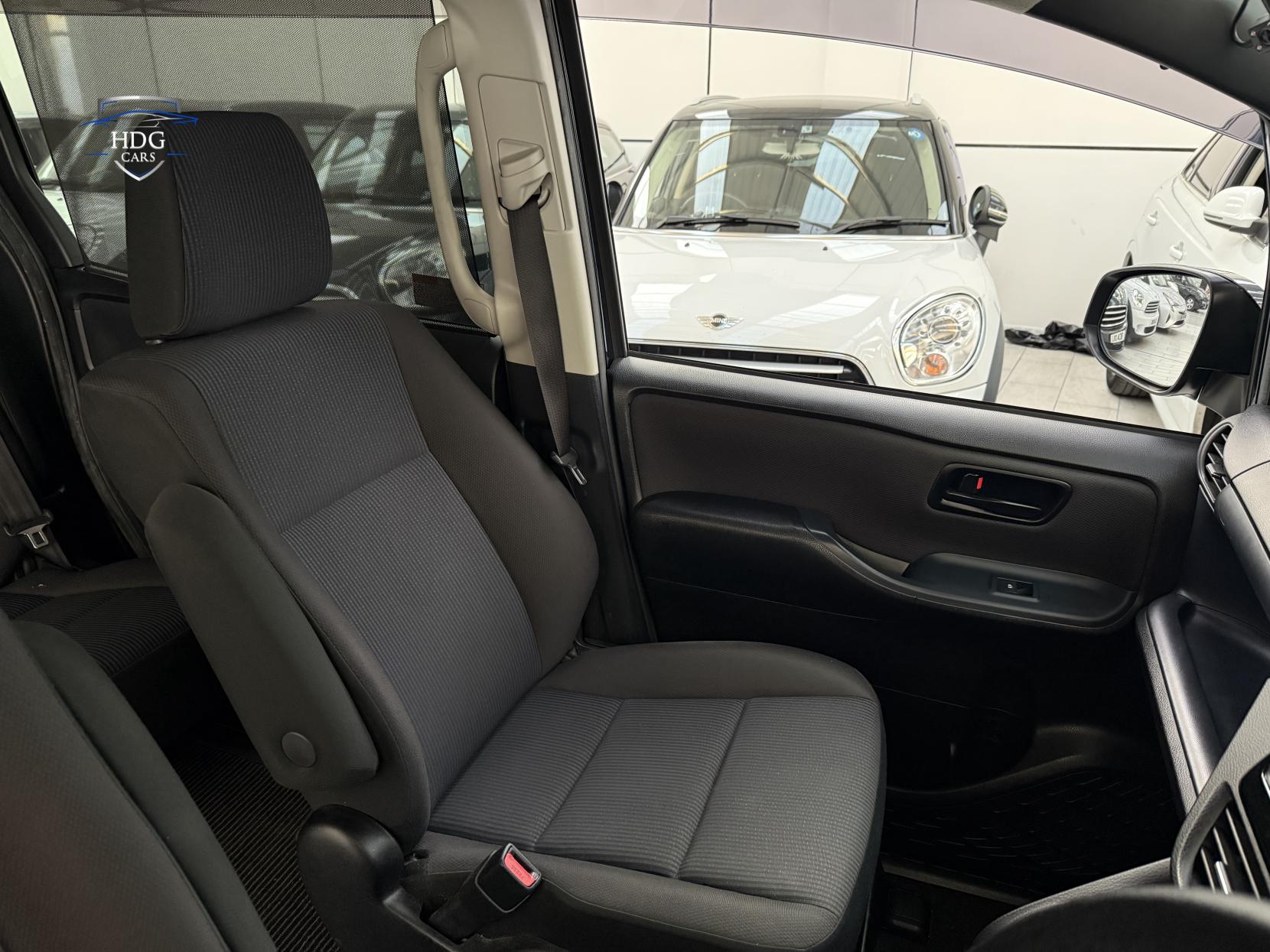 Toyota Voxy 1.8 ZX