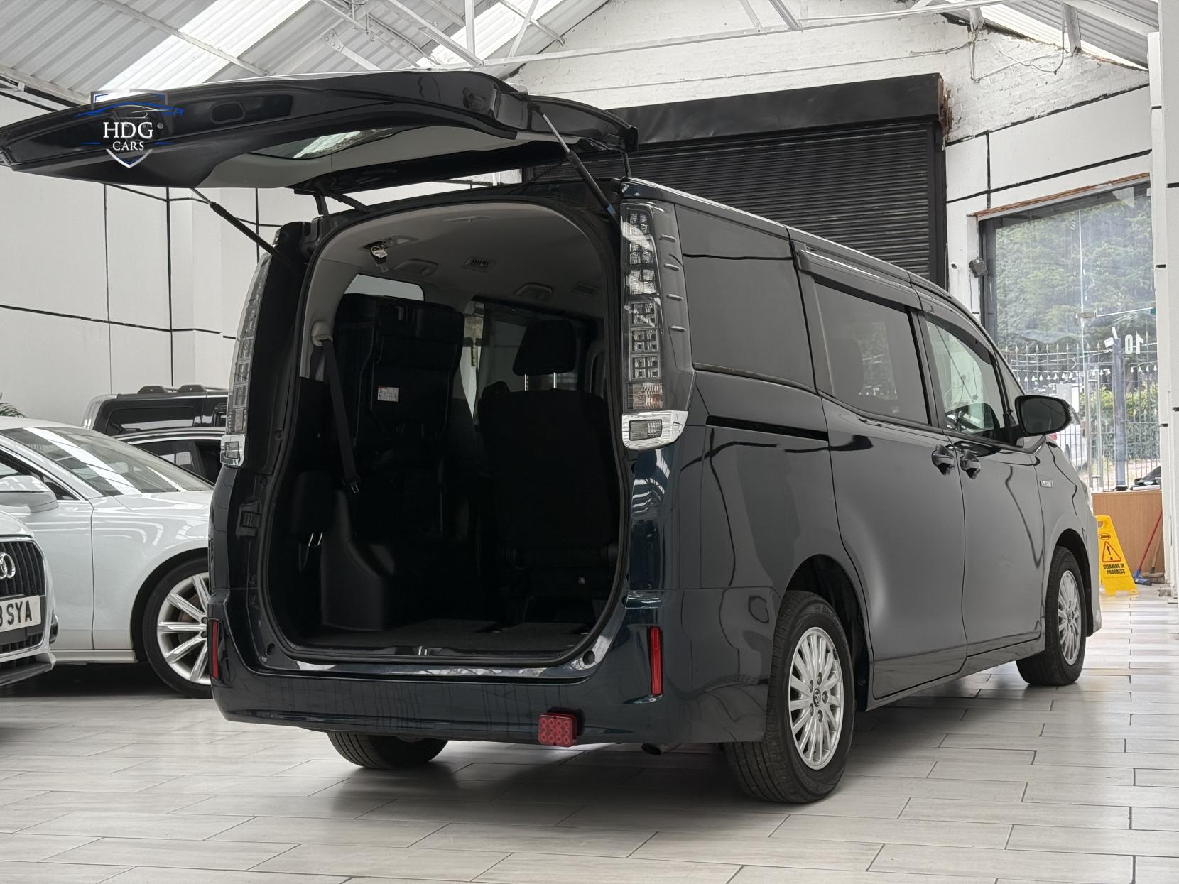Toyota Voxy 1.8 ZX