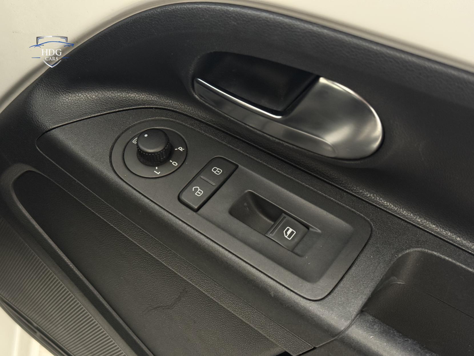 Volkswagen up! 1.0 up! White Hatchback (2011 - 2017)