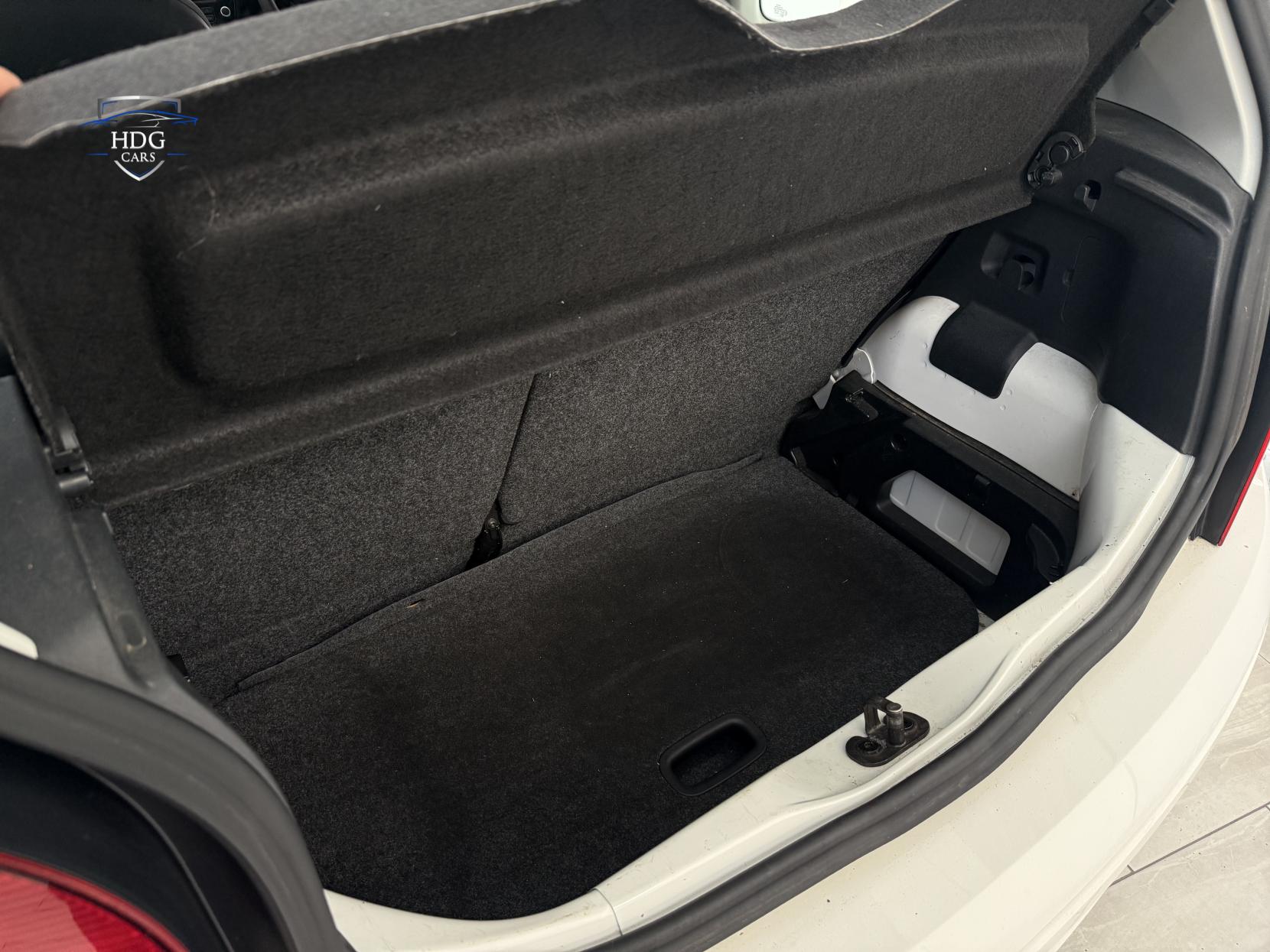 Volkswagen up! 1.0 up! White Hatchback (2011 - 2017)