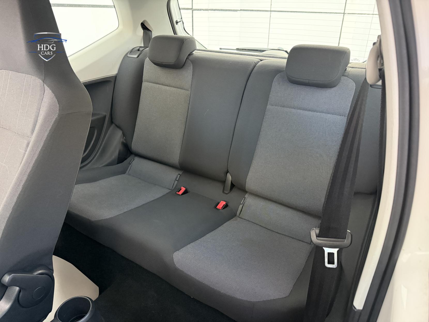 Volkswagen up! 1.0 up! White Hatchback (2011 - 2017)