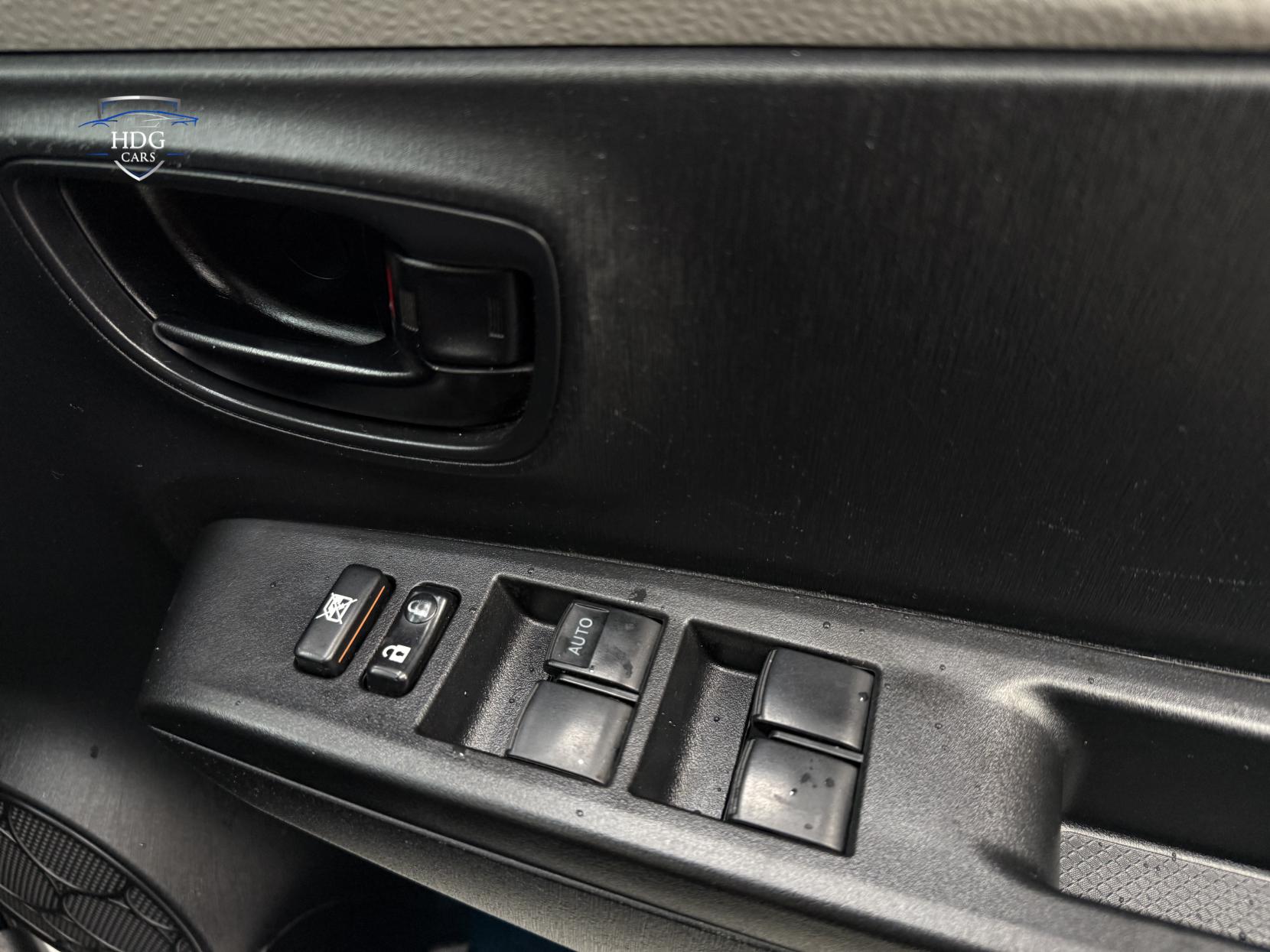 Toyota Yaris 1.0 PETROL AUTOMATIC 5dr Vitz