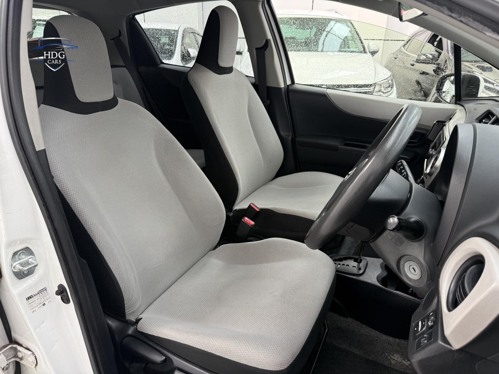 Toyota Yaris 1.0 PETROL AUTOMATIC 5dr Vitz