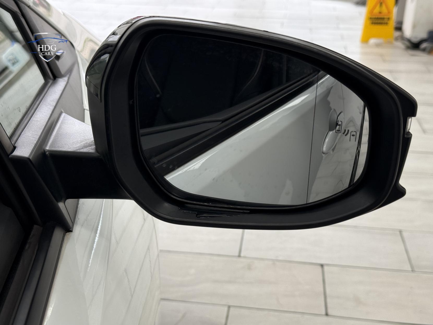 Toyota Prius 2.0 Excel Hatchback 5dr Petrol Hybrid CVT Euro 6 (s/s) (223 ps)