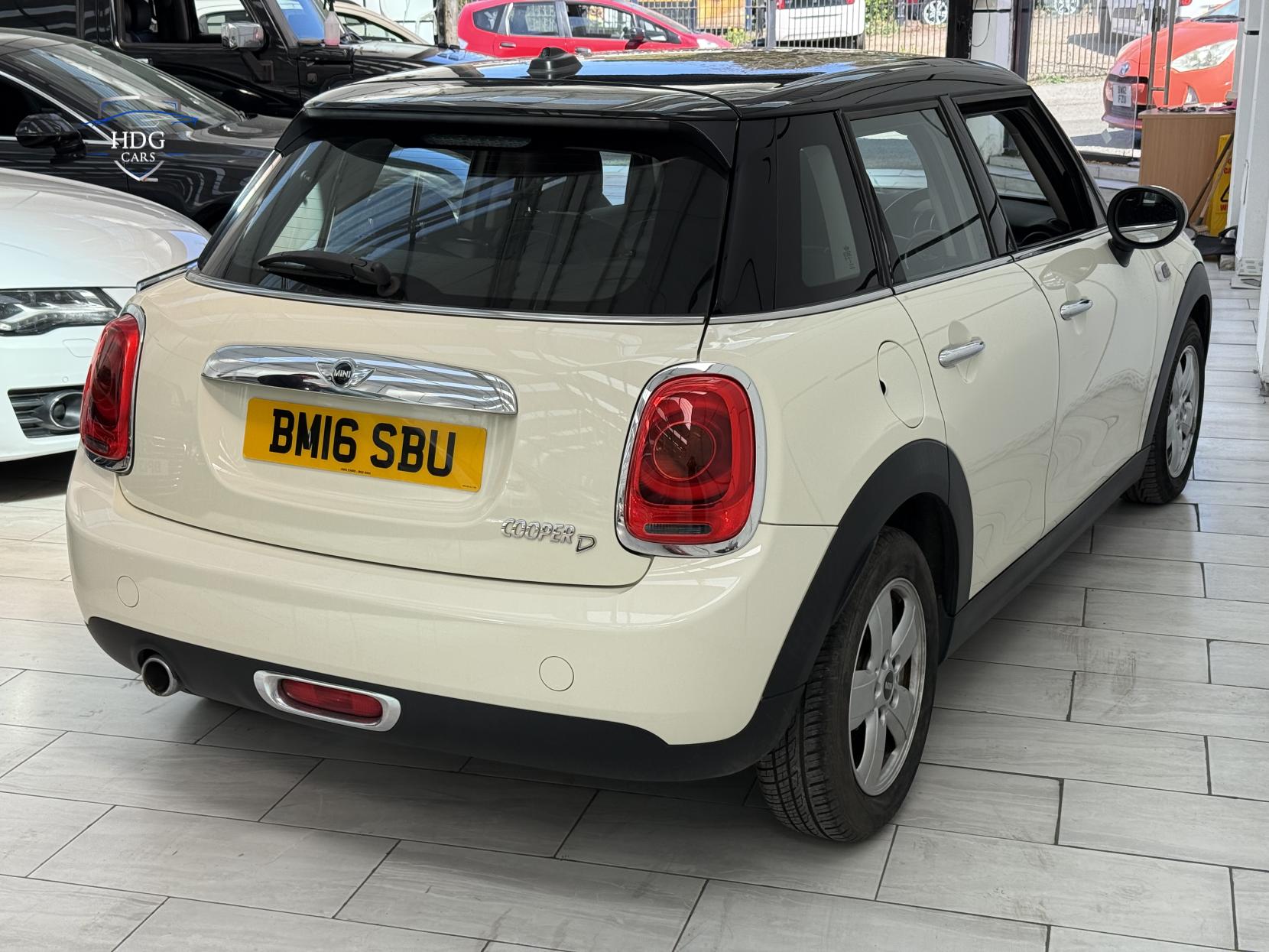MINI Hatch 1.5 Cooper D Hatchback 5dr Diesel Steptronic Euro 6 (s/s) (116 ps)