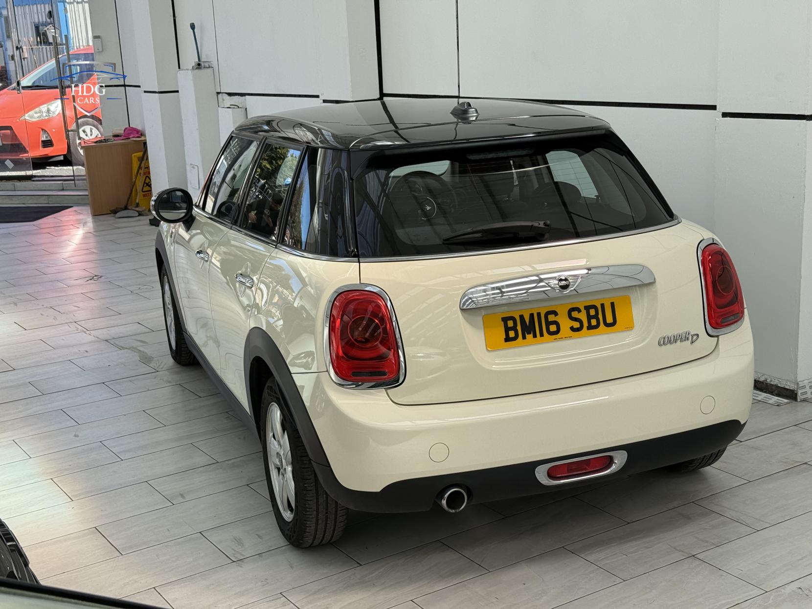 MINI Hatch 1.5 Cooper D Hatchback 5dr Diesel Steptronic Euro 6 (s/s) (116 ps)