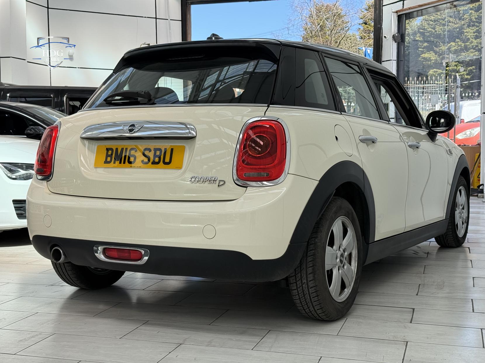 MINI Hatch 1.5 Cooper D Hatchback 5dr Diesel Steptronic Euro 6 (s/s) (116 ps)