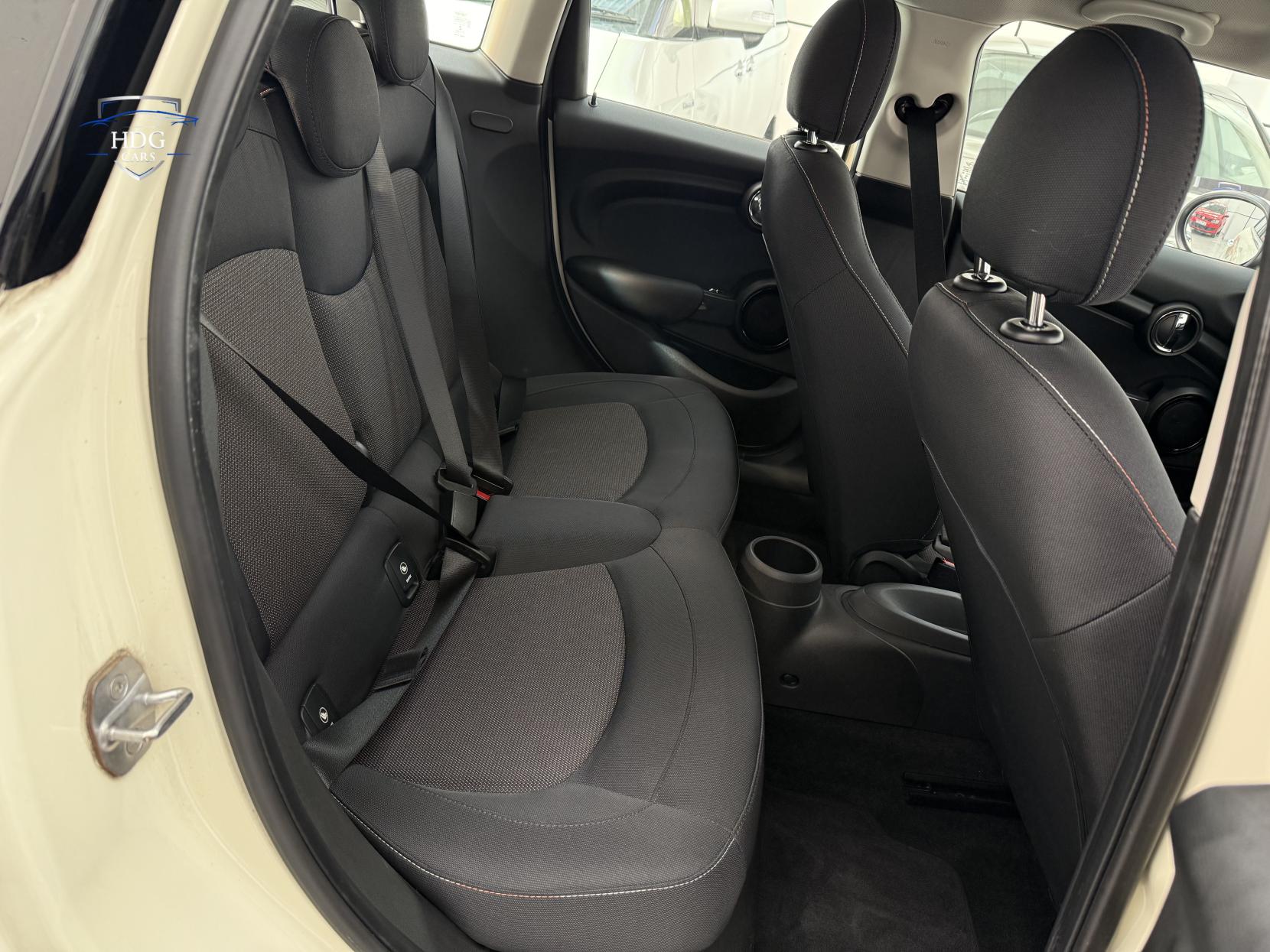 MINI Hatch 1.5 Cooper D Hatchback 5dr Diesel Steptronic Euro 6 (s/s) (116 ps)
