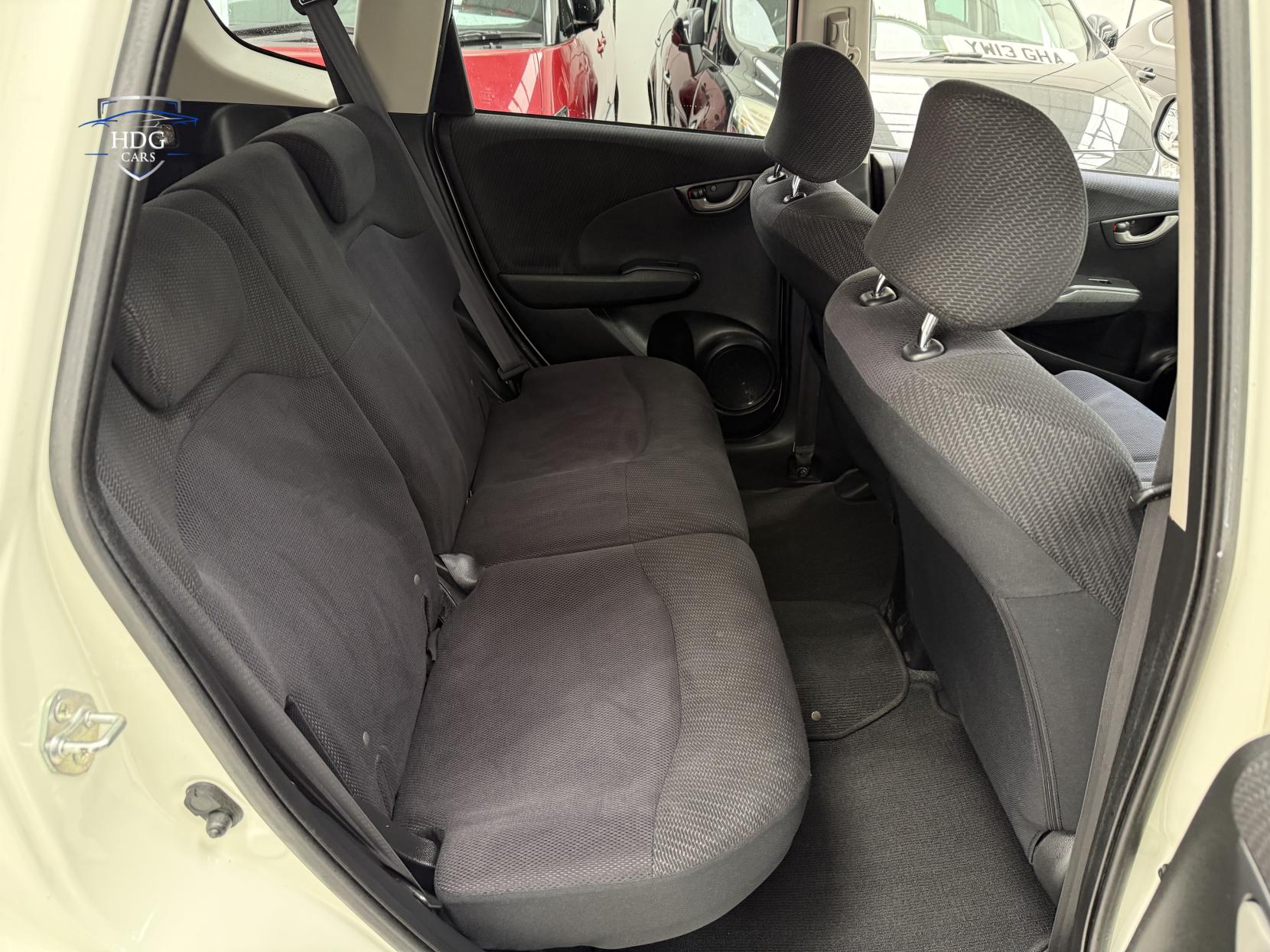 Honda Jazz 1.3h IMA HS-T Hatchback 5dr Petrol Hybrid CVT Euro 5 (102 ps)