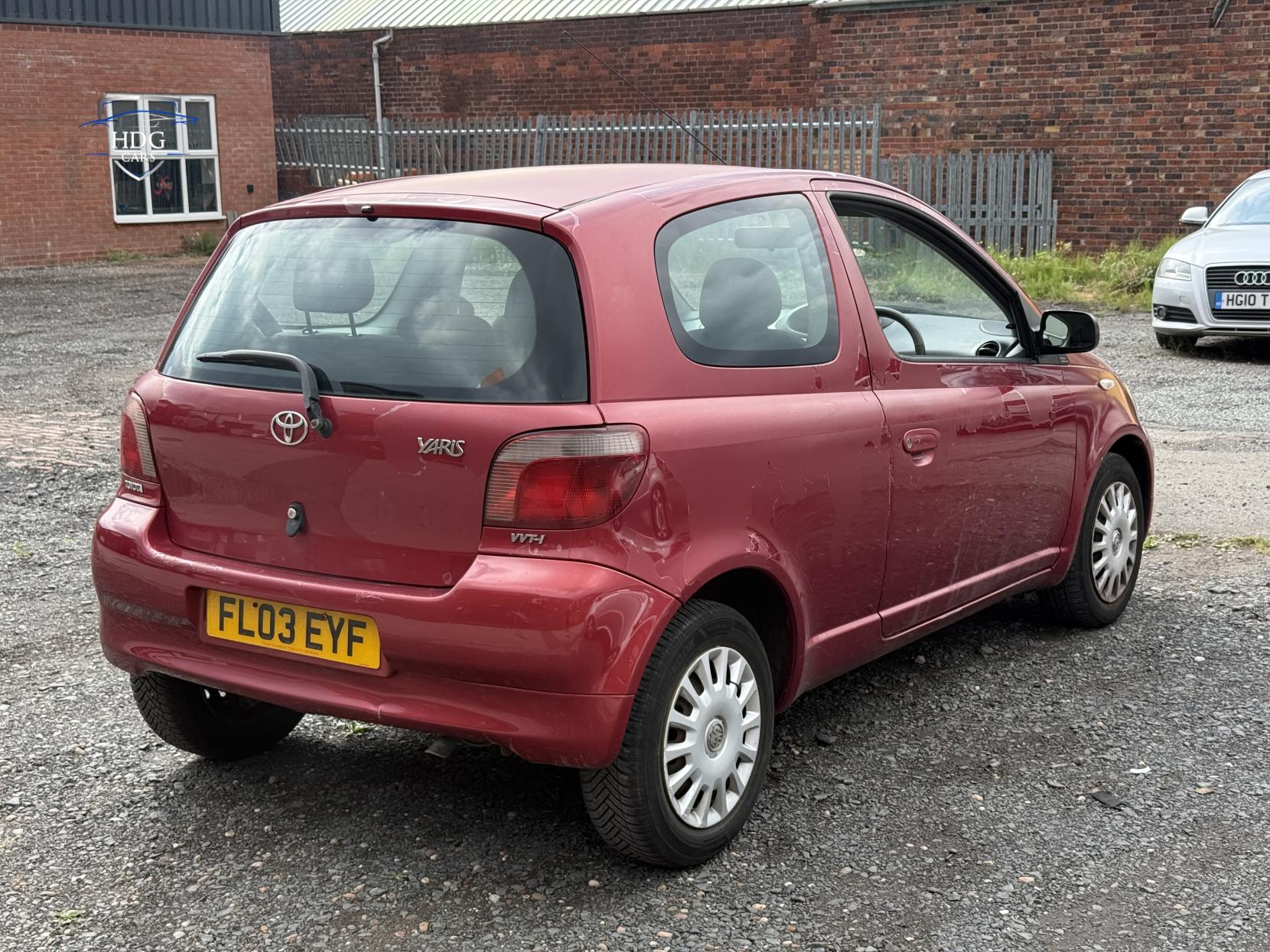 Toyota Yaris 1.0 VVT-i Colour Collection Hatchback 3dr Petrol Manual (137 g/km, 67 bhp)