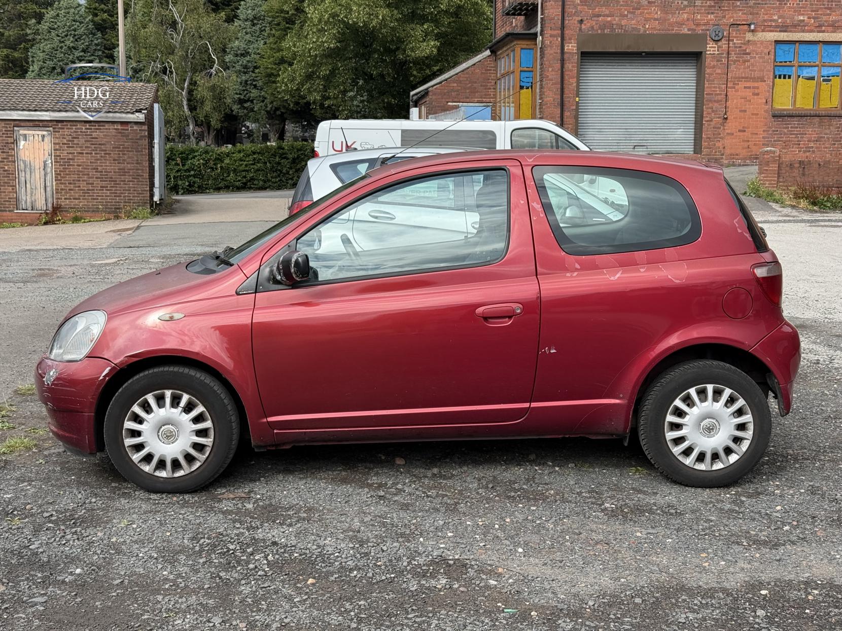 Toyota Yaris 1.0 VVT-i Colour Collection Hatchback 3dr Petrol Manual (137 g/km, 67 bhp)