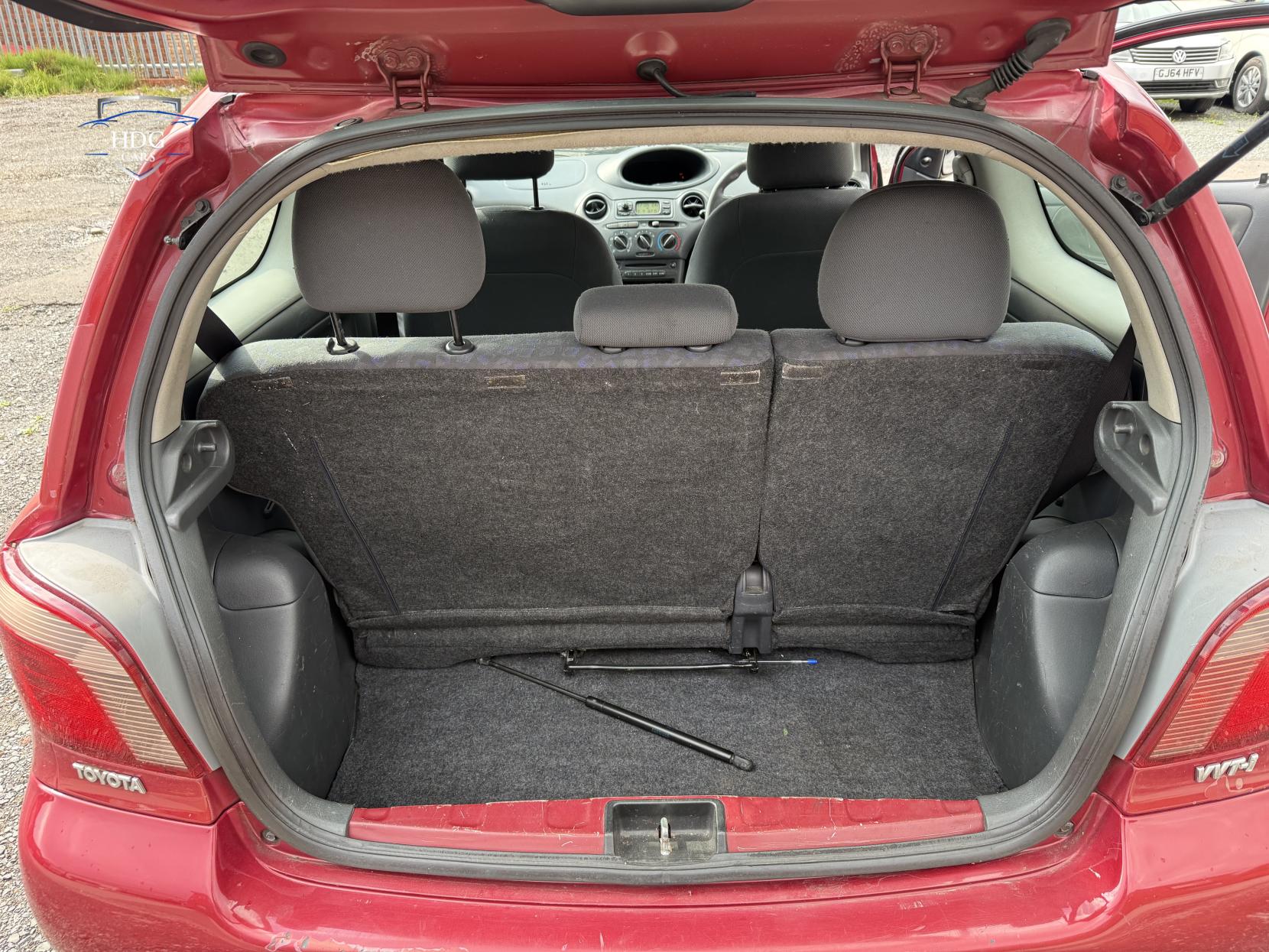 Toyota Yaris 1.0 VVT-i Colour Collection Hatchback 3dr Petrol Manual (137 g/km, 67 bhp)