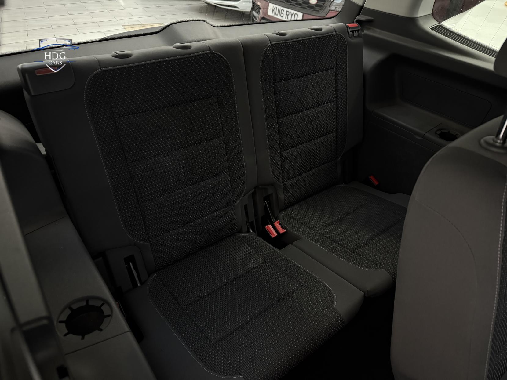 Volkswagen Touran 1.4 TSI SE MPV 5dr Petrol DSG Euro 5 (140 ps)