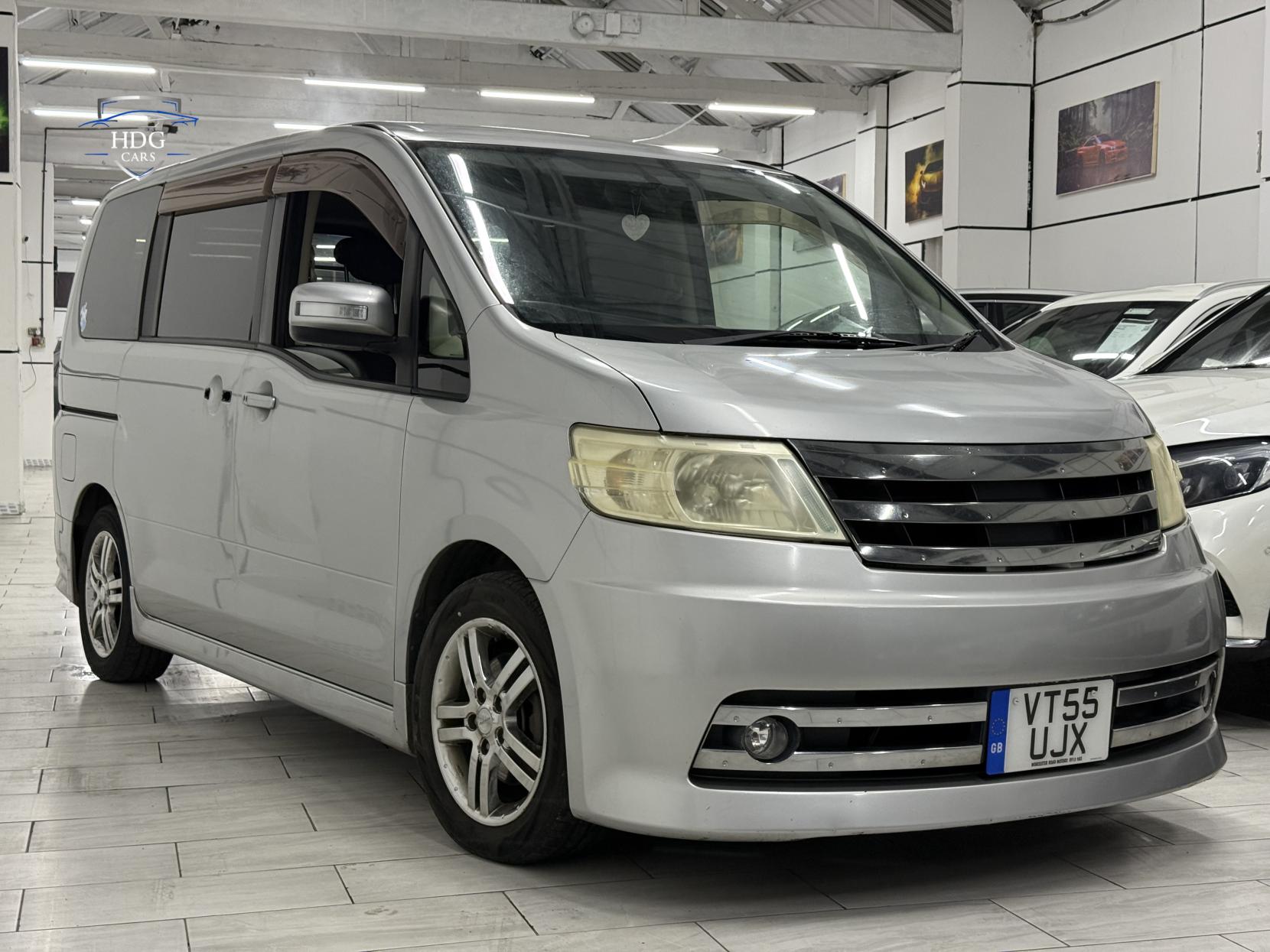 Nissan Serena 8 Seats-Automatic-petrol
