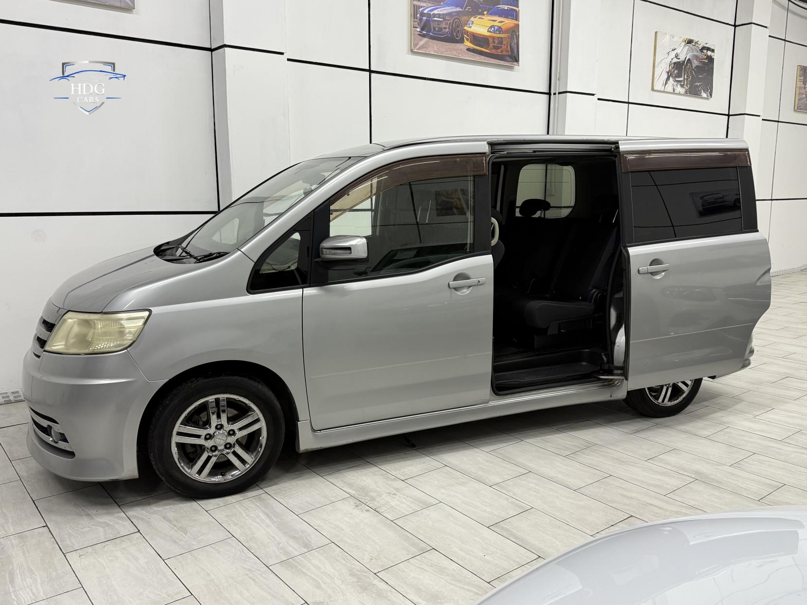 Nissan Serena 8 Seats-Automatic-petrol