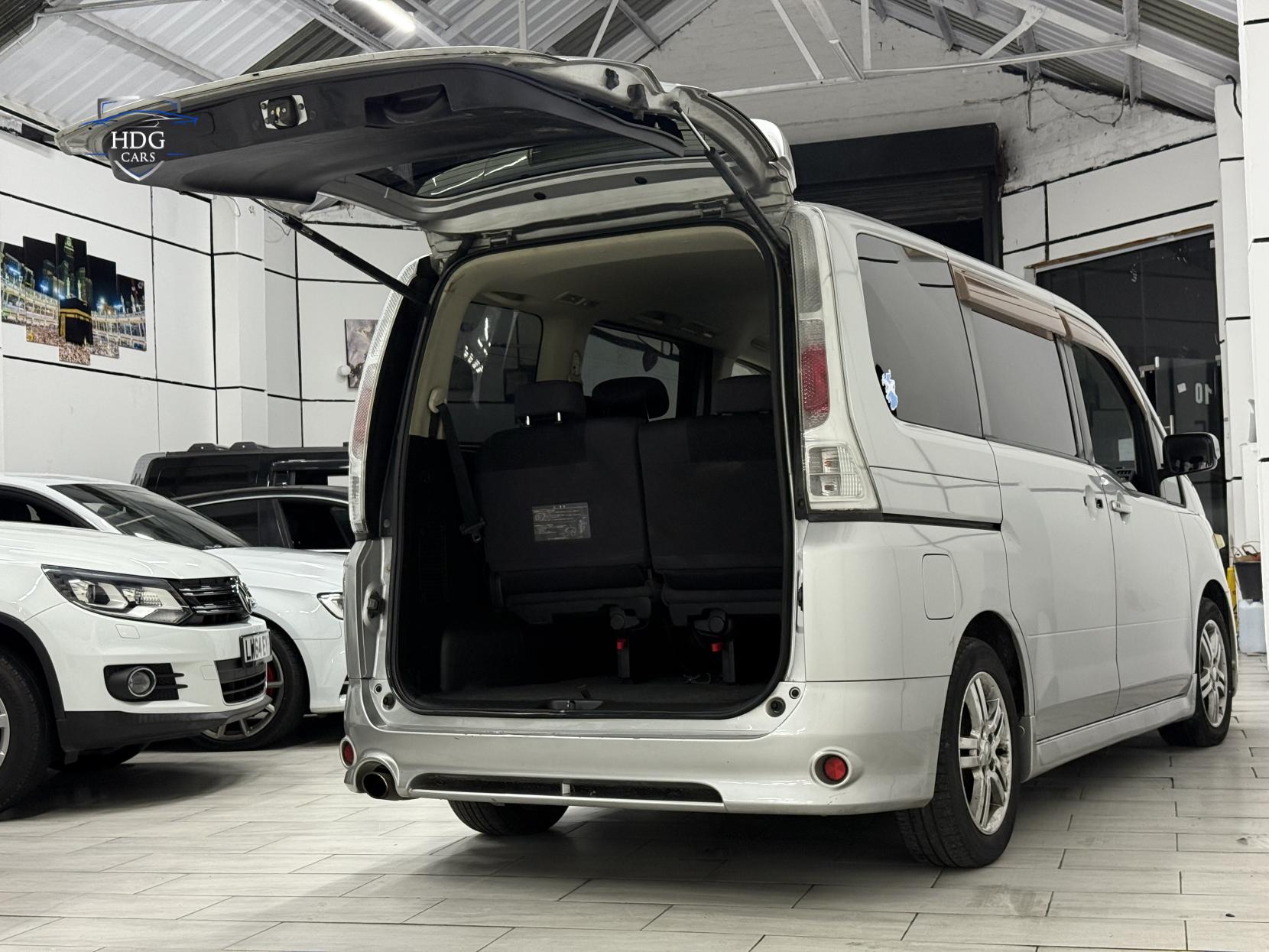 Nissan Serena 8 Seats-Automatic-petrol