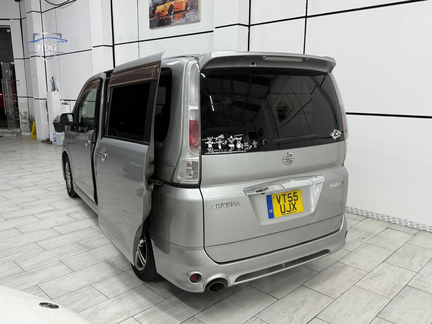 Nissan Serena 8 Seats-Automatic-petrol