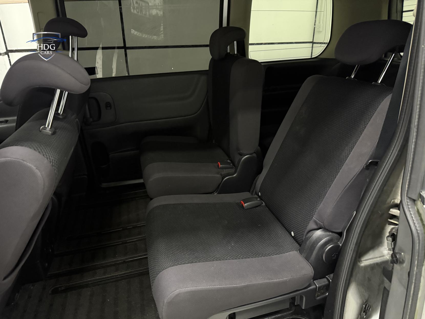 Nissan Serena 8 Seats-Automatic-petrol