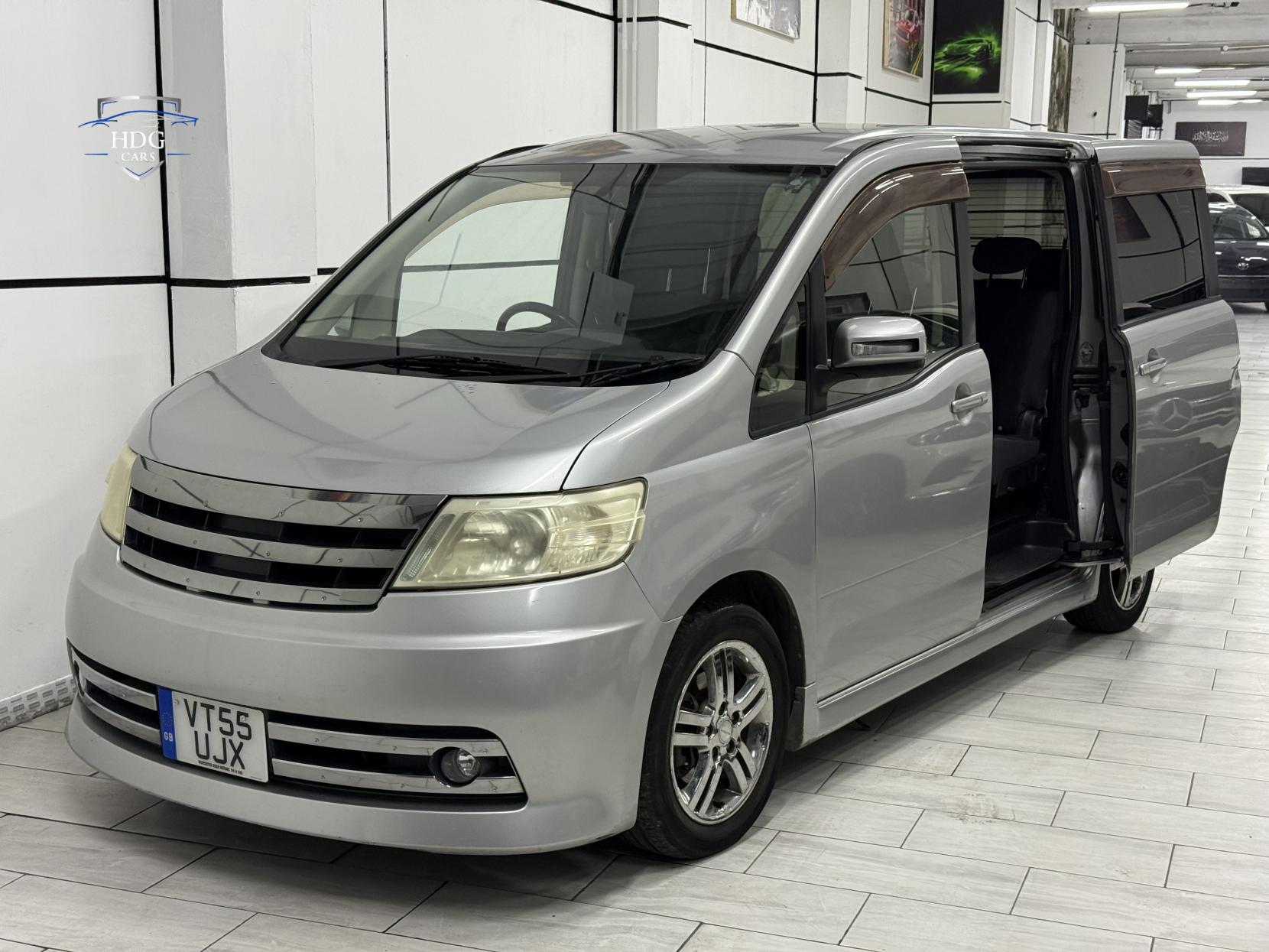 Nissan Serena 8 Seats-Automatic-petrol