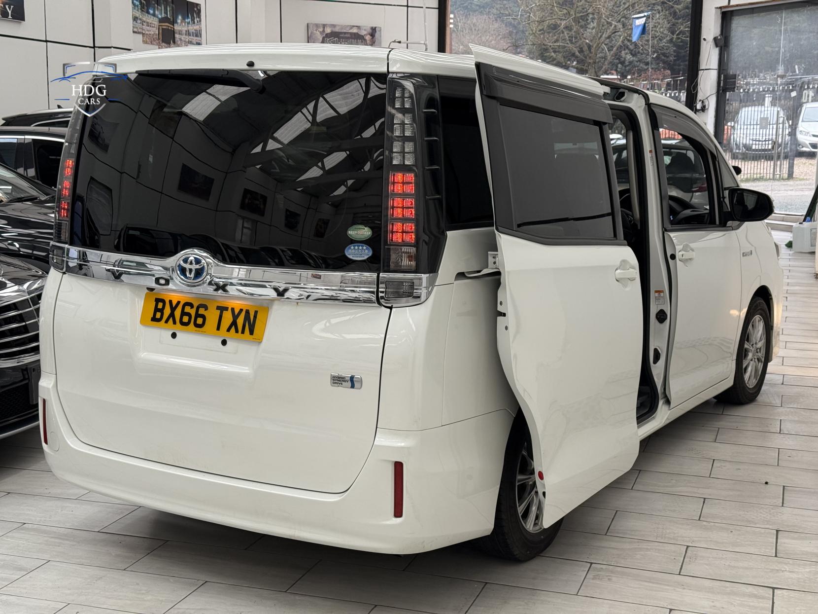 Toyota Voxy 1.8 Excel 2016