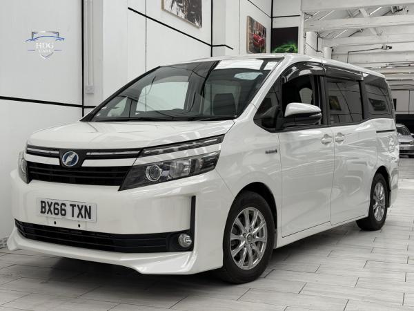 Toyota Voxy 1.8 Excel 2016