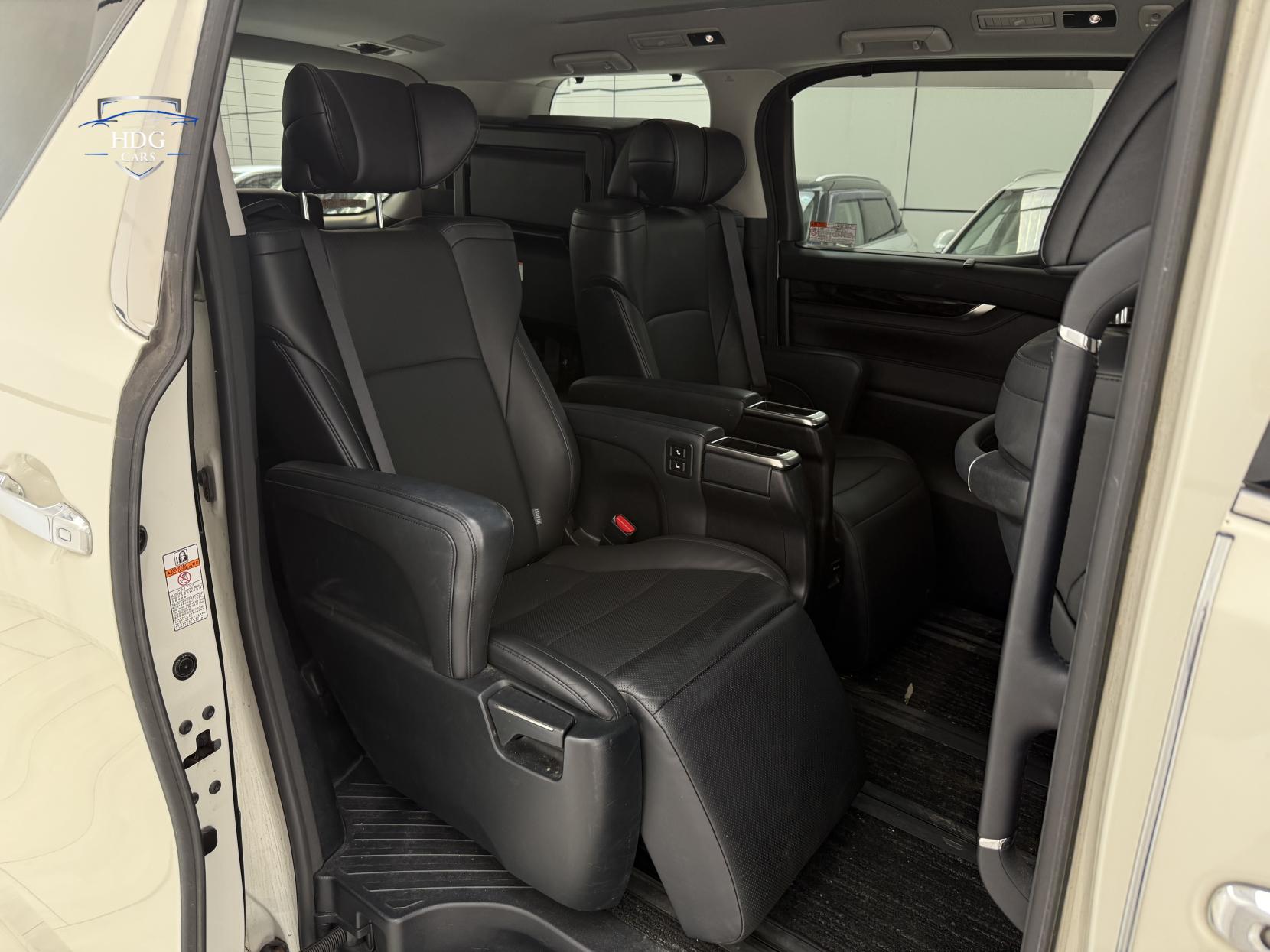 Toyota Alphard 2.5 ZX HYBRID 2016